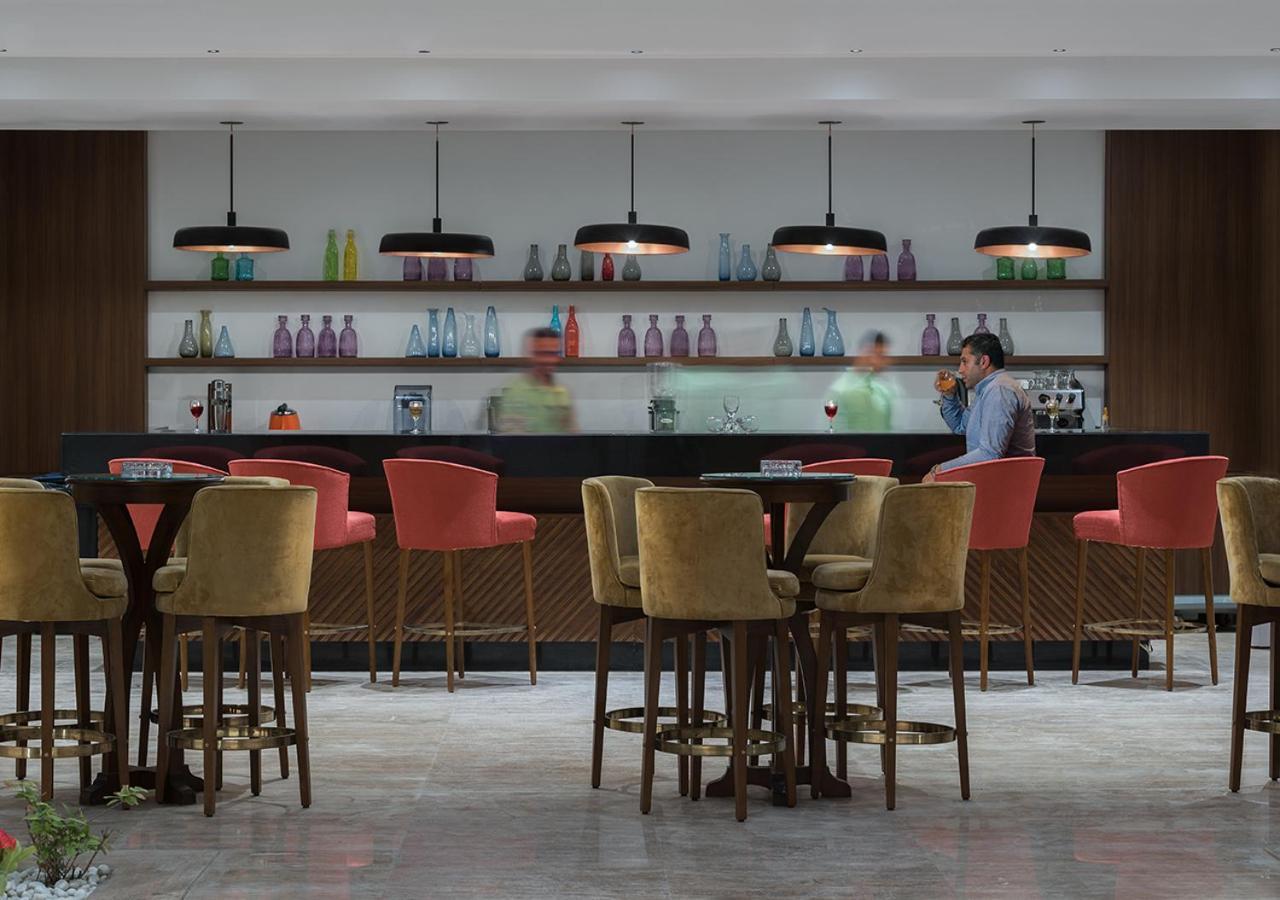 Crystal Inn Hotel - Alamein (Adults Only) Ελ Αλαμέιν Εξωτερικό φωτογραφία The bar at the hotel